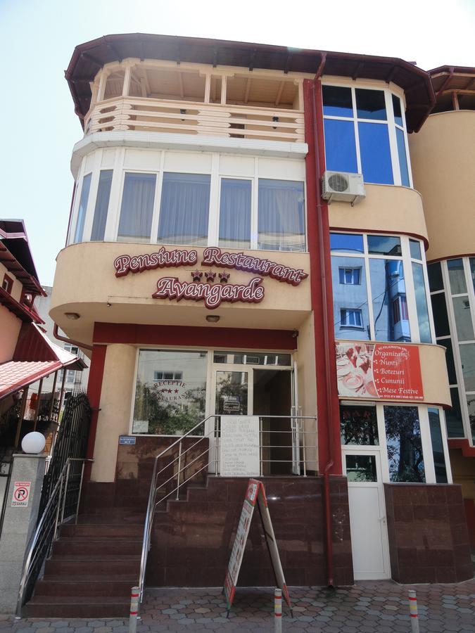 פיטסטי Pensiune Restaurant Avangarde מראה חיצוני תמונה